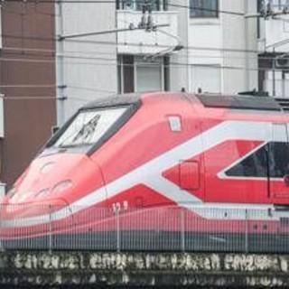 Sabotaggi su linee dell'Alta velocità, treni in ritardo e rallentamenti. Salvini: "Atti criminali"