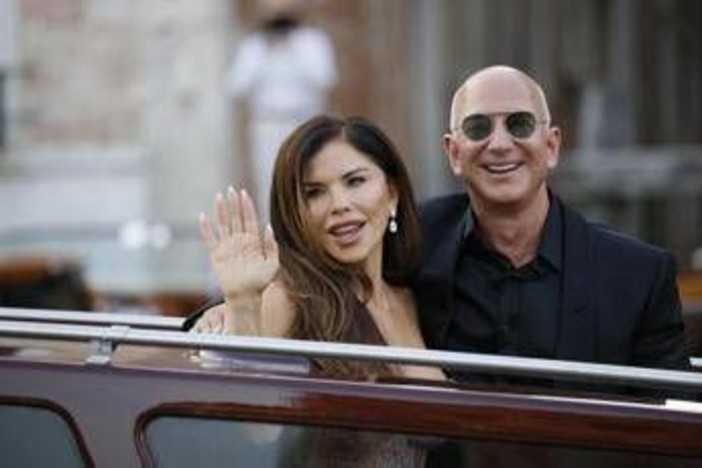 Matrimonio Bezos, Crepet: &quot;È il peggiore esempio che possiamo dare ai giovani&quot;
