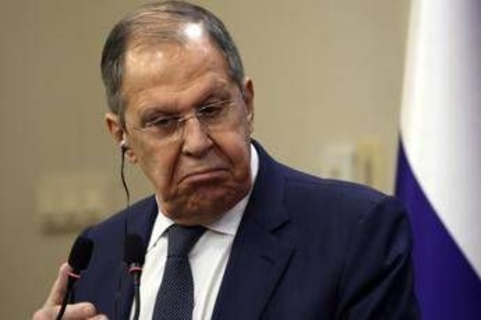 Ucraina, l'avvertimento di Lavrov: "Truppe europee sarebbero obiettivo legittimo"