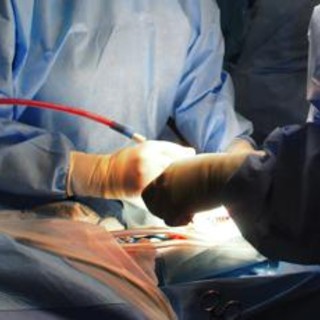 Operata al femore a 104 anni, già in piedi il giorno successivo all'intervento