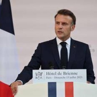 Macron: &quot;Libertà mai così minacciata dal 1945, pace dipende da noi&quot;