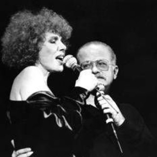 Vanoni, un pianoforte e un cuore nero: il lutto di Gino Paoli