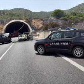 Scontro con due auto in fiamme nel Cagliaritano, due morti e diversi feriti Scontro con due auto in fiamme nel Cagliaritano, due morti e diversi feriti
