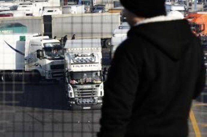 Caro carburanti, tir in sciopero in Sicilia da domani al 20 ottobre Caro carburanti, tir in sciopero in Sicilia da domani al 20 ottobre
