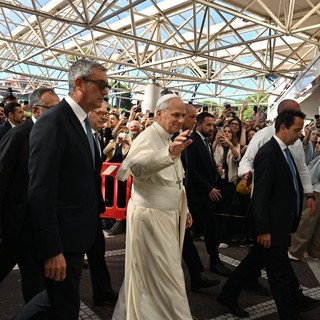 Papa Leone XIV operato al Gemelli, “Intervento concluso positivamente”