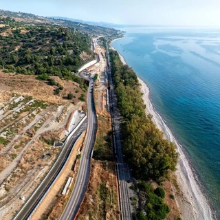 Statale 106 in Calabria, assegnati a Webuild ed Eteria due nuovi lotti