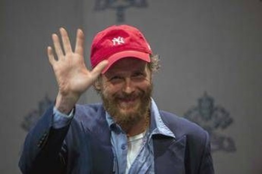 Jovanotti: "Io prossimo conduttore di Sanremo? Solo insieme a Fiorello" Jovanotti: "Io prossimo conduttore di Sanremo? Solo insieme a Fiorello"