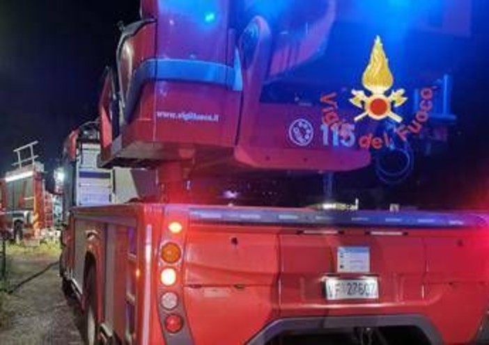 Massa, a fuoco abitazione: morto un uomo