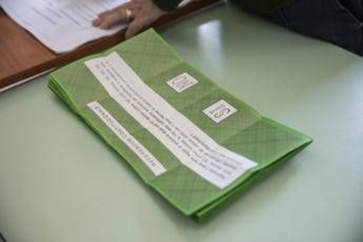 Referendum giustizia, boom affluenza: ipotesi 58-62%, cosa dice l'esperto Referendum giustizia, boom affluenza: ipotesi 58-62%, cosa dice l'esperto