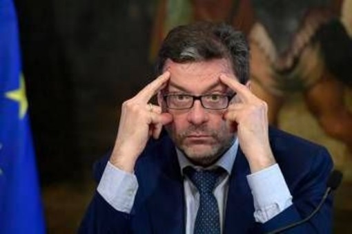 Manovra, scostamento da 28 miliardi. Giorgetti: "Serve un approccio più prudente" Manovra, scostamento da 28 miliardi. Giorgetti: "Serve un approccio più prudente"