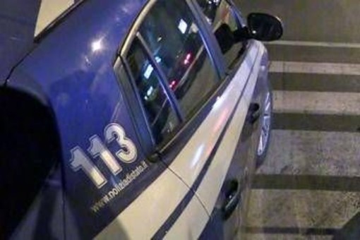 Roma, scontro tra volante della polizia e auto in fuga: tre feriti Roma, scontro tra volante della polizia e auto in fuga: tre feriti