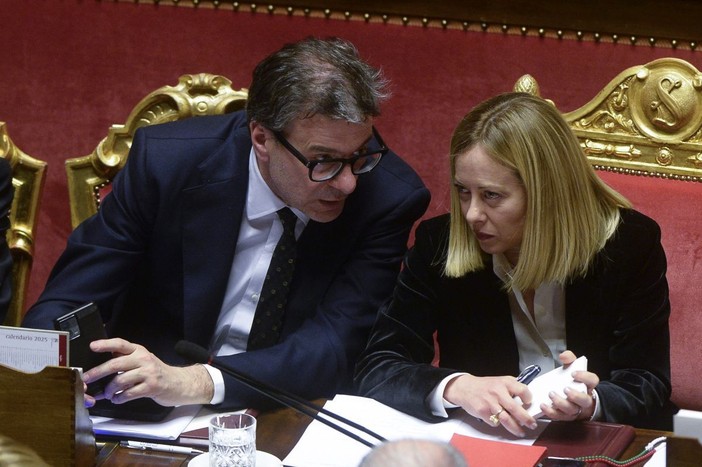 Carburanti, confronto tra Meloni e Giorgetti sul caro prezzi