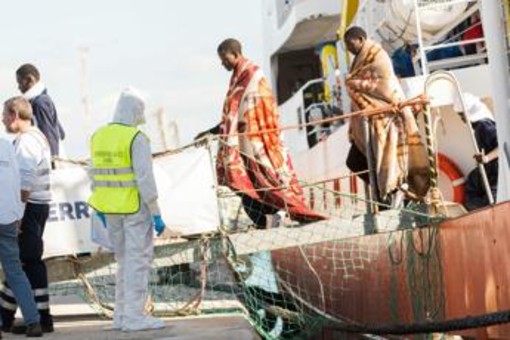 Migranti, via libera del Parlamento Ue a direttiva sui rimpatri. Meloni: "Promessa mantenuta"