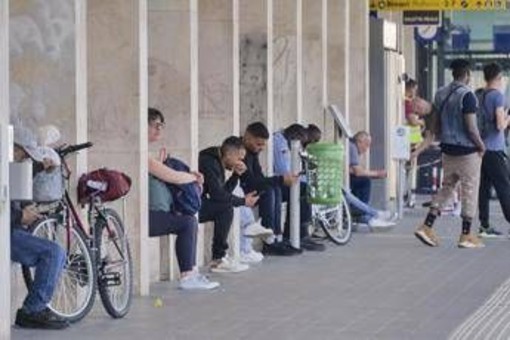 Caos treni, ritardi fino a sei ore alla stazione Termini di Roma Caos treni, ritardi fino a sei ore alla stazione Termini di Roma