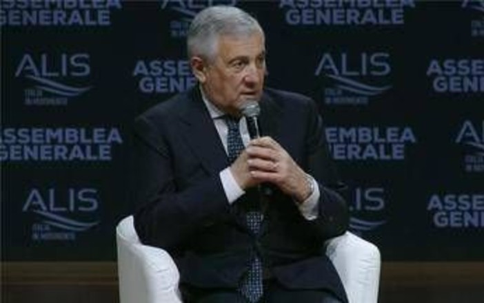 Tajani: "Parole Cavo Dragone? Tempesta in un bicchiere d’acqua" Tajani: "Parole Cavo Dragone? Tempesta in un bicchiere d’acqua"