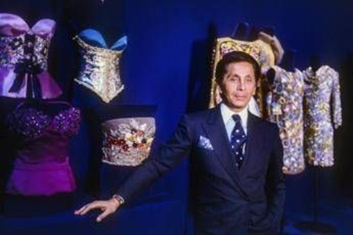 Valentino, la partita dell'eredità: dalla villa sull'Appia al castello di Wideville Valentino, la partita dell'eredità: dalla villa sull'Appia al castello di Wideville