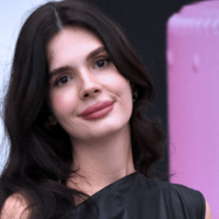 Evelina Sgarbi a Verissimo: "Preoccupata per la vita di mio padre. Denuncerò per maltrattamenti" Evelina Sgarbi a Verissimo: "Preoccupata per la vita di mio padre. Denuncerò per maltrattamenti"