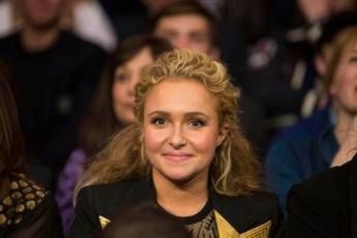 Hayden Panettiere, mistero sulle cause della morte: "Era partita col fidanzato". In corso le indagini Hayden Panettiere, mistero sulle cause della morte: "Era partita col fidanzato". In corso le indagini