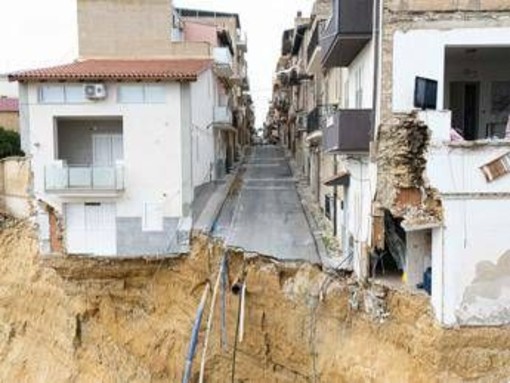 Frana a Niscemi, crolla anche la croce simbolo di speranza per il paese