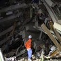 Terremoto colpisce Venezuela, due scosse di magnitudo 7.2 e 7.5: crollano palazzi a Caracas