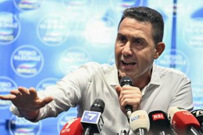 Sondaggio politico, Fratelli d'Italia scende e Pd fermo: Vannacci vola Sondaggio politico, Fratelli d'Italia scende e Pd fermo: Vannacci vola