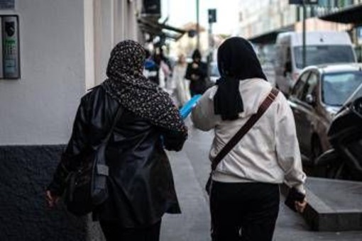 L'Austria vuole vietare il velo alle studentesse under 14: &quot;Favorisce immagine distorta del corpo&quot;