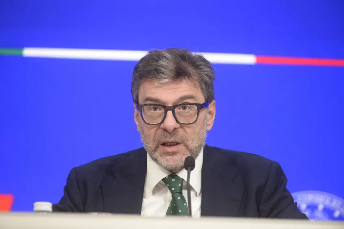 Giorgetti “Il sistema bancario ha il dovere di aiutare lo Stato”