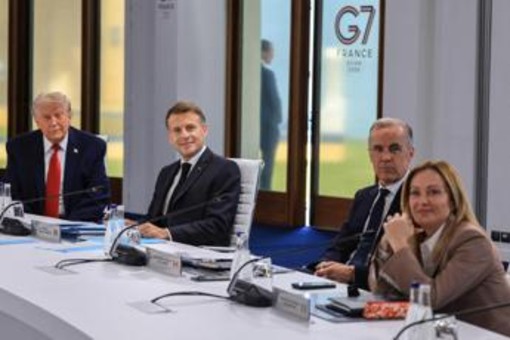 Meloni: "G7 importante, con Trump rapporto immutato". I leader compatti su sostegno a Ucraina