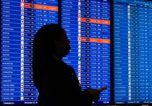 Usa, caos in 40 aeroporti per lo shutdown: oltre mille voli cancellati