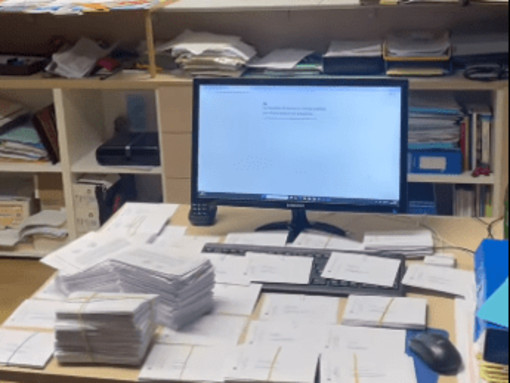 Cittadinanze facili, la denuncia del sindaco di Val di Zoldo: "Sommersi da cartoline da inviare in Sudamerica" Cittadinanze facili, la denuncia del sindaco di Val di Zoldo: "Sommersi da cartoline da inviare in Sudamerica"