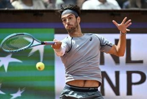 Musetti, rabbia agli Internazionali: spacca la racchetta con Ruud