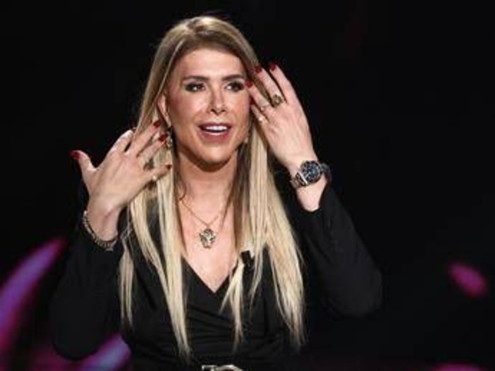 Genny Urtis ospite a Belve, chi è la 'chirurga dei vip': dagli interventi al rapporto col padre