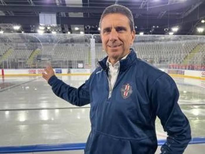 Esordio alla milanese Fiera Ice Arena del Milano Hockey Club