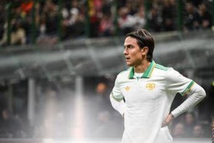 Milan-Roma 1-0, Dybala tira rigore e si fa male. Cos'è successo