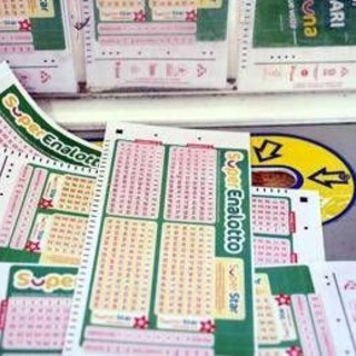 Superenalotto, numeri combinazione vincente oggi 27 marzo