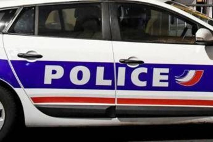 Grida "Allahu Akbar" e investe con l'auto 10 persone, tre feriti gravi in Francia Grida "Allahu Akbar" e investe con l'auto 10 persone, tre feriti gravi in Francia