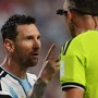 Argentina, Messi litiga con l'arbitro: "Non mancarmi di rispetto"