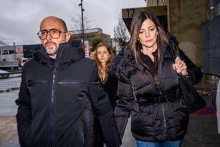 Crans-Montana, la polizia indaga sui Moretti per appropriazione indebita e legami con criminali Crans-Montana, la polizia indaga sui Moretti per appropriazione indebita e legami con criminali