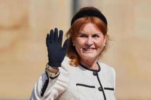 Sarah Ferguson si nasconde da tre mesi, è ospite di un conte in Toscana?