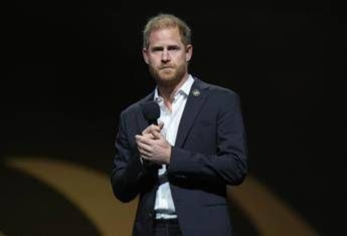 Harry e il viaggio in Angola, tabloid Uk all'attacco: &quot;Imitatore di Diana&quot;