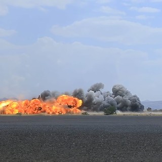 Missile Houthi su aeroporto di Riad, almeno 12 morti e oltre 300 feriti