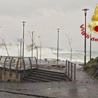 Maltempo, ciclone Harry flagella la Sicilia: onde alte 7 metri. Colpite anche Calabria e Sardegna, frane ed evacuati Maltempo, ciclone Harry flagella la Sicilia: onde alte 7 metri. Colpite anche Calabria e Sardegna, frane ed evacuati