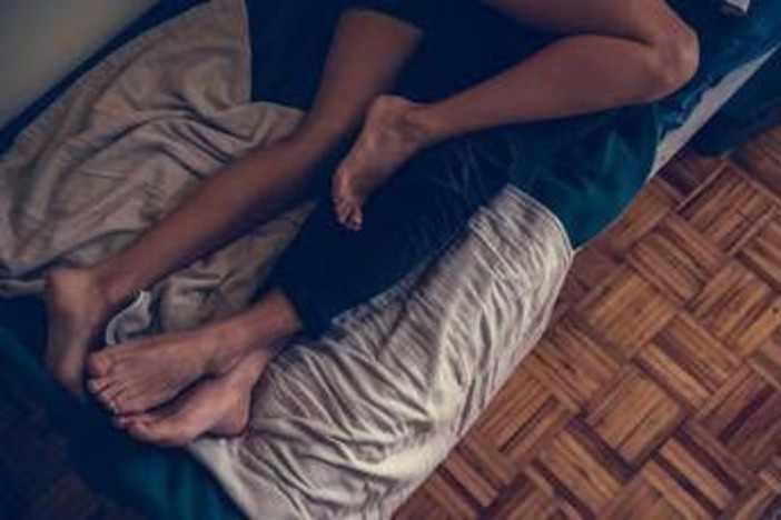 Sesso, il rischio corre sui social: alert sui rimedi 'creativi' per la contraccezione