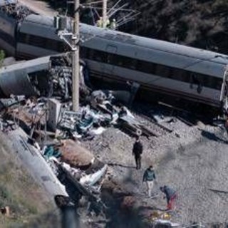 Incidente ferroviario Spagna, il dramma di Cristina: a 6 anni unica sopravvissuta della sua famiglia Incidente ferroviario Spagna, il dramma di Cristina: a 6 anni unica sopravvissuta della sua famiglia