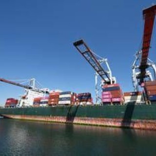 Ue sospende contromisure dopo accordo sui dazi Usa al 15%