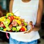 Come dimagrire senza contare le calorie e patire la fame? La lezione delle diete 'veg'