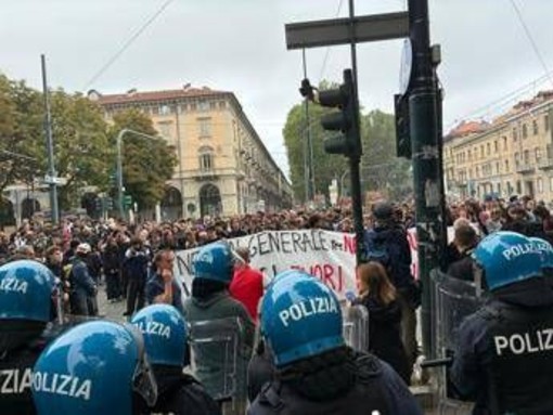Vannacci a Torino, la protesta contro il generale e il seminario della polizia Vannacci a Torino, la protesta contro il generale e il seminario della polizia