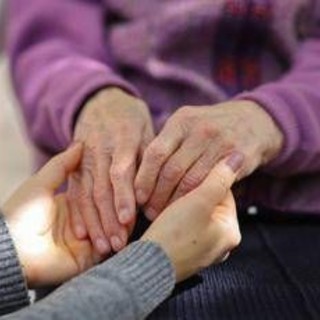 Quasi 7 milioni tra pazienti oncologici e caregiver, premio Incontradonna 'narrazione come cura'