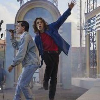 Hanno ucciso l'uomo ragno, stasera la serie tv sugli 883 in chiaro