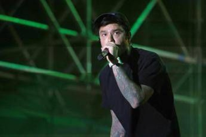 Fedez e Mr Marra denunciano in Procura: "Due finti poliziotti sono venuti a cercarci" Fedez e Mr Marra denunciano in Procura: "Due finti poliziotti sono venuti a cercarci"